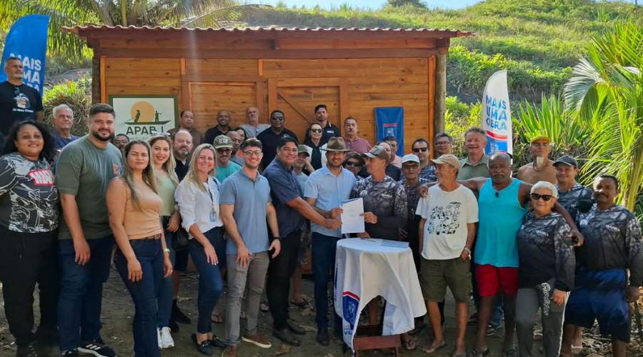 Prefeitura entrega módulo de apoio para pescadores da Barra do Jucu