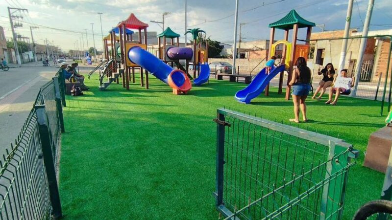 Praças entram em nova etapa de manutenção com recuperação de gramados