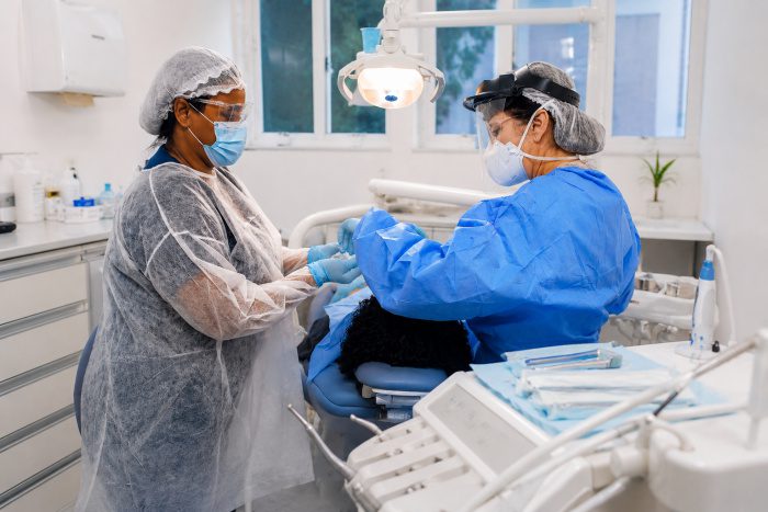 Vitória destaca importância da saúde bucal e reforça orientações no Dia do Dentista