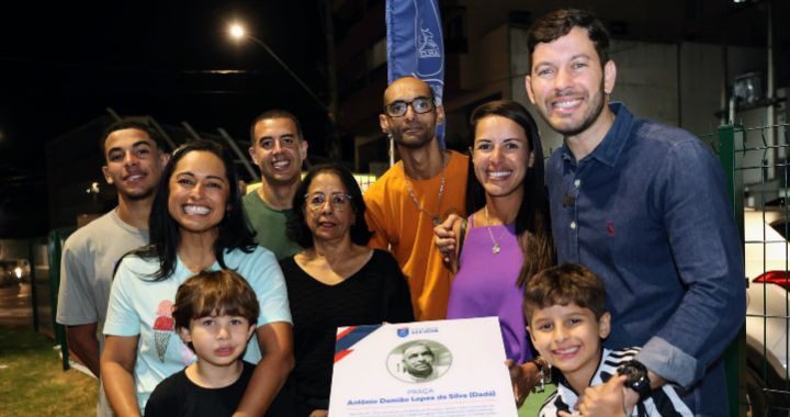 Famílias comparecem em peso à inauguração da nova praça de Praia de Itaparica