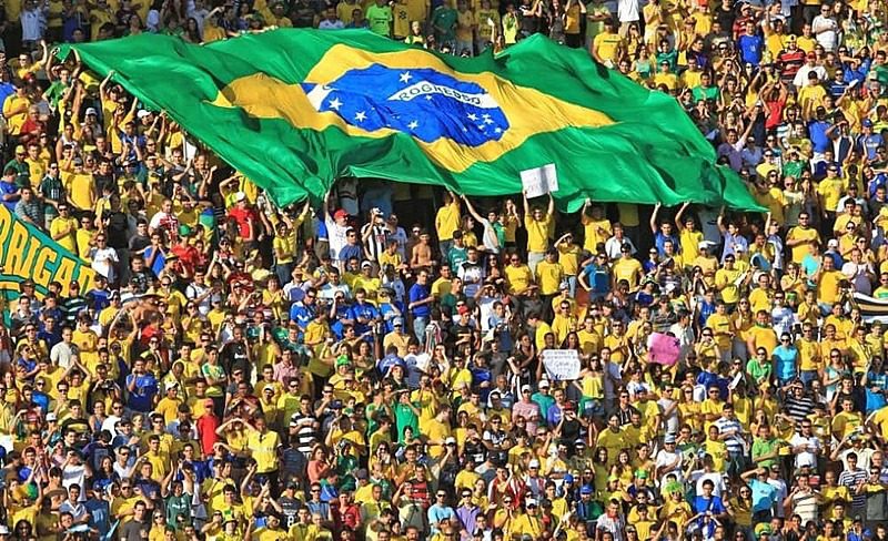Membros da Assembleia Legislativa demonstram apoio à seleção brasileira feminina de futebol na Copa do Mundo com trajes verde e amarelo
