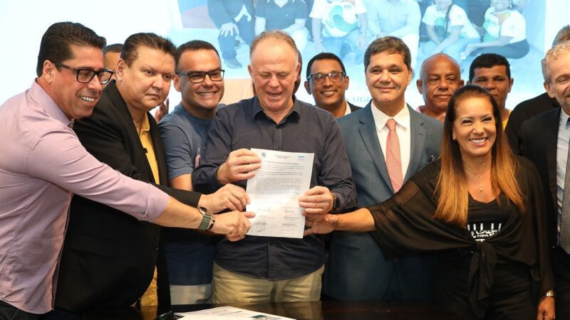 No Palácio Anchieta, Prefeito Euclério celebra importantes investimentos para Cariacica