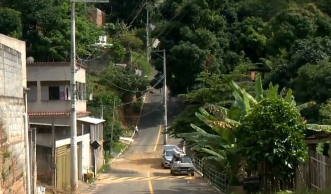 Recorrência do Problema: Poste no Centro da Rua Desagrada Moradores em Viana