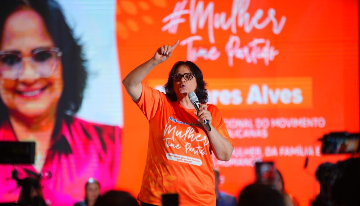 Em Vitória, senadora Damares Alves encabeça lançamento da campanha de filiação ao movimento ‘Mulher, tome partido