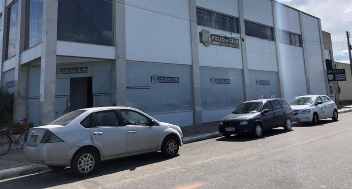 Menino de 1 ano encontrado morto dentro de carro em Linhares