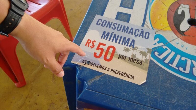 Procon-ES notifica sindicatos e associações de bares sobre prática ilegal de consumação mínima