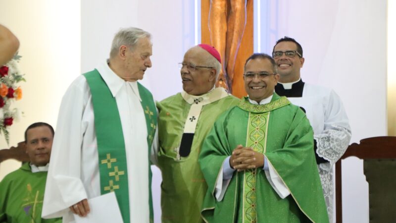 Padre Marcos Assume a Paróquia de Santo Antônio em Vitória