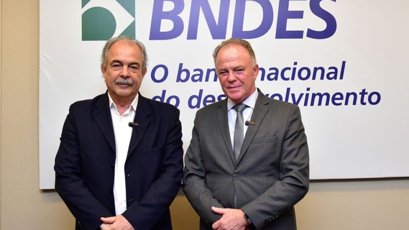 Governador do Espírito Santo discute novas linhas de financiamento com BNDES