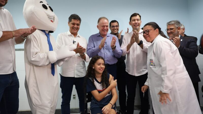 Renato Casagrande, Ricardo Ferraço e Arnaldinho Borgodão início à vacinação contra a dengue na região metropolitana do estado