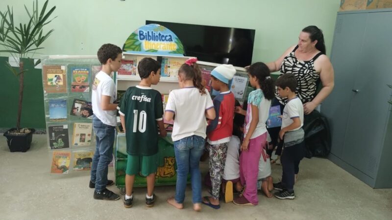 Escola do Forno Grande recebe projeto Biblioteca Itinerante do Iema