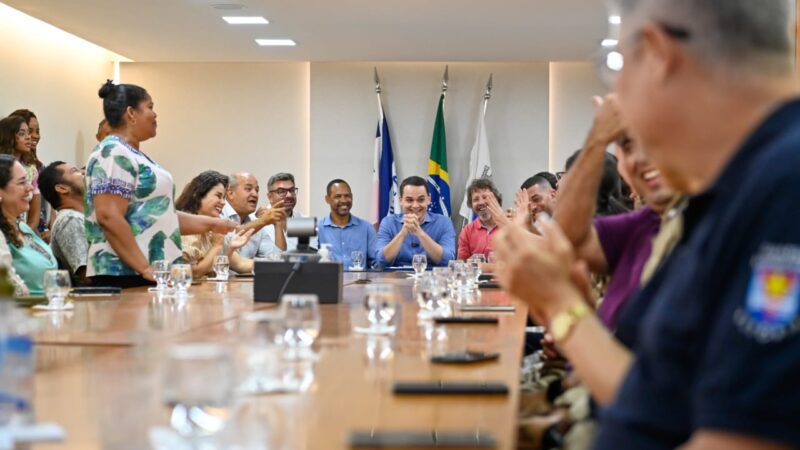 Servidores da Prefeitura de Vitória terão aumento de 32,2% em dois anos com sanção de lei por Pazolini
