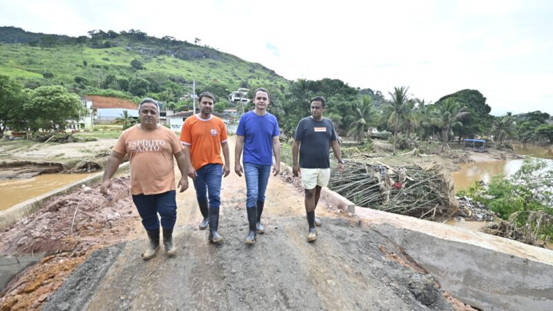 Prefeito Pazolini leva auxílio às vítimas das chuvas em Mimoso