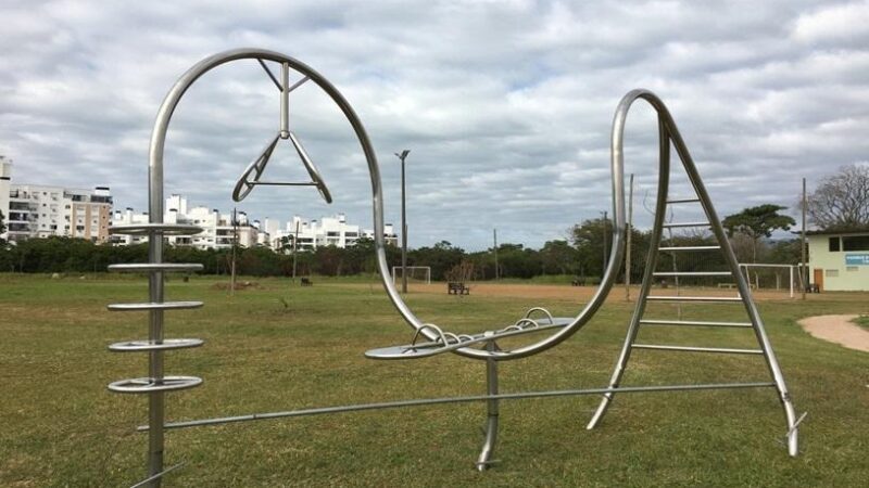 Nova escultura interativa de artista do Paraná é inaugurada no Parque da Cidade