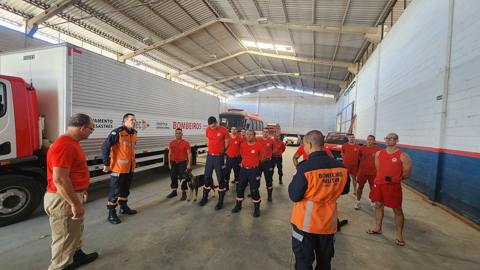 Equipe de bombeiros do Espírito Santo parte em missão para o Rio Grande do Sul