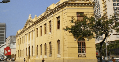 Estudantes da Fafi Celebram Aniversário de Vitória com Apresentação Especial