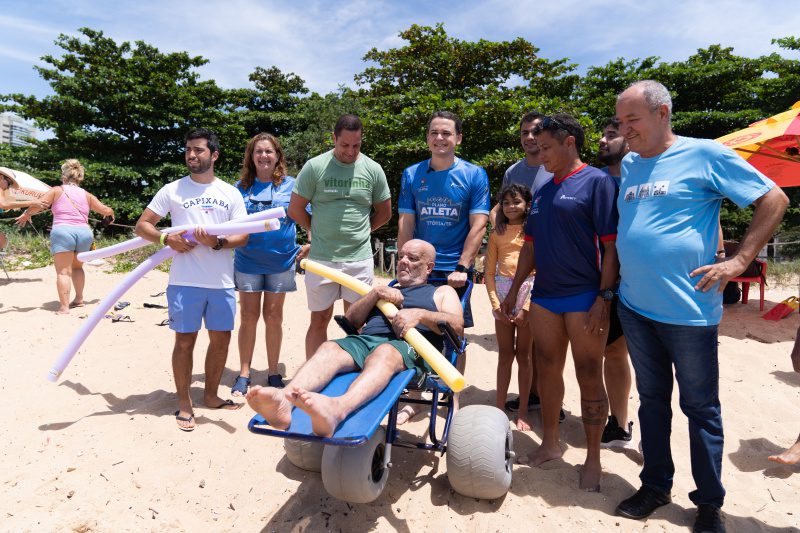 Praia Acessível, projeto de lazer inclusivo, ganha novo ponto em Jardim Camburi