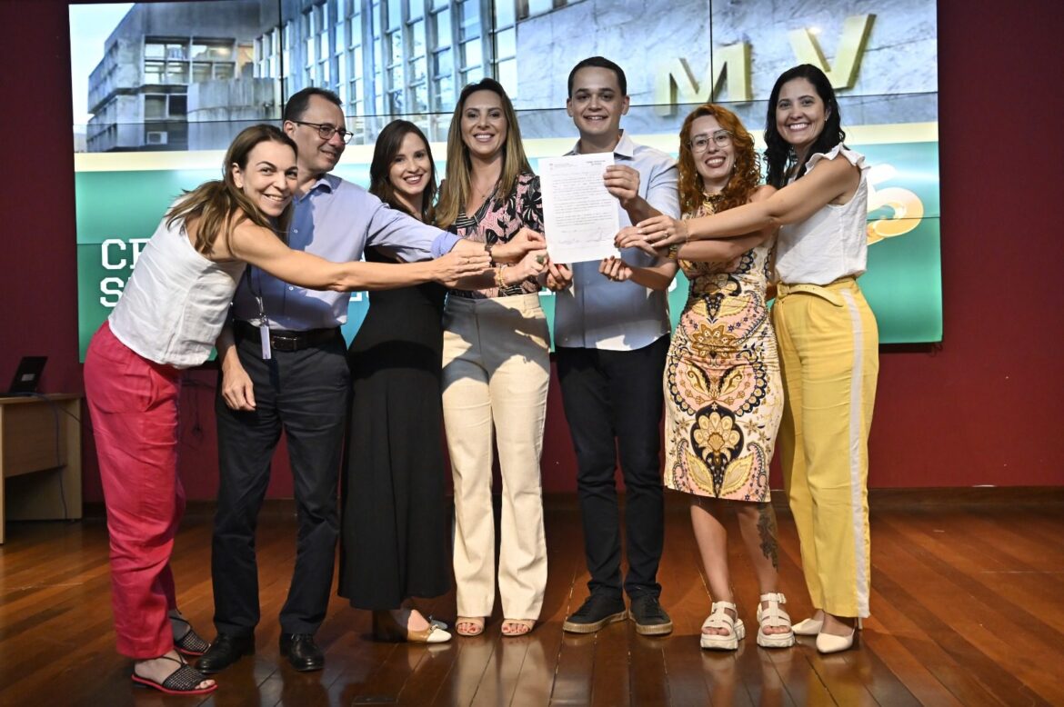 Pazolini dá posse a professores do primeiro concurso da Educação Especial de Vitória