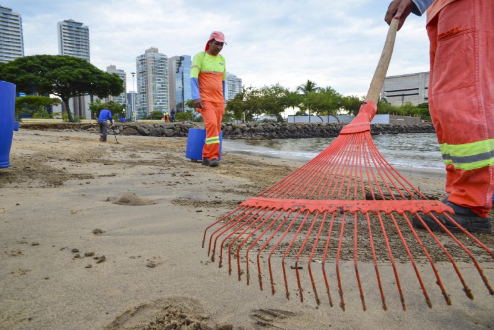 Arena de Verão 2025: Equipes de limpeza trabalham 24h para preservar Praia de Camburi