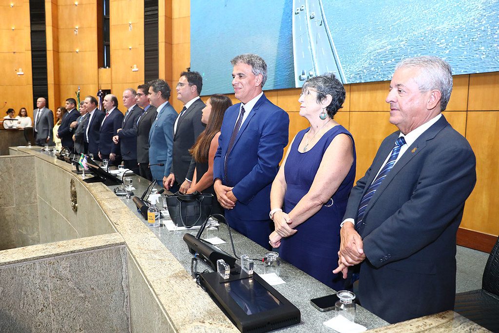 Governador, vice e chefes de Poderes marcam presença na abertura dos trabalhos legislativos