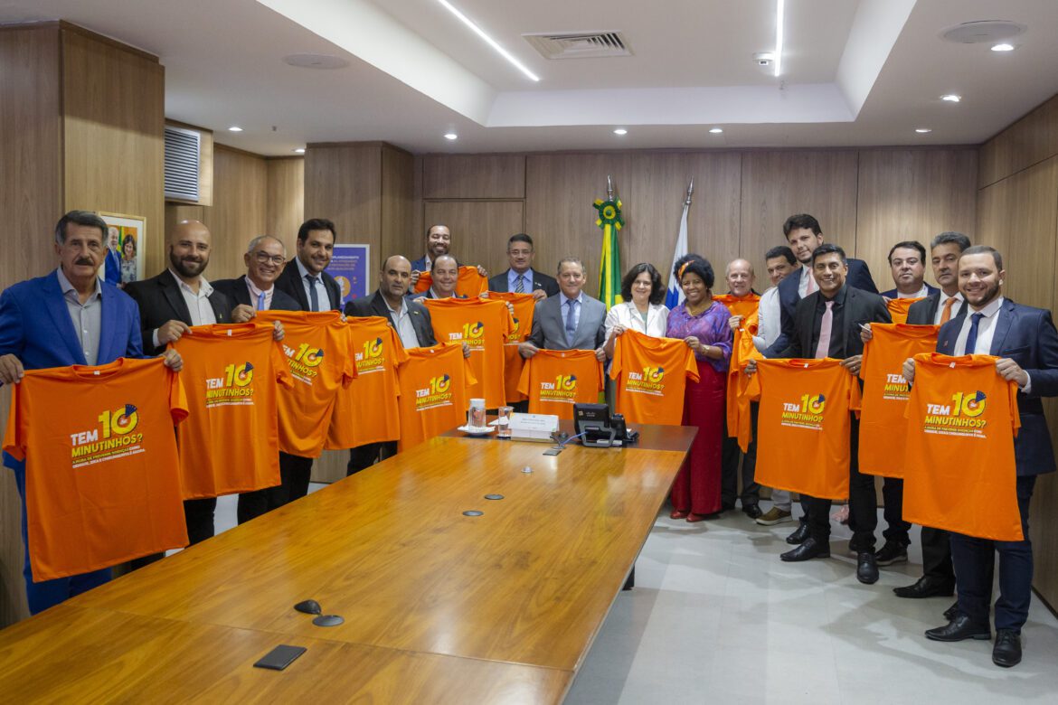 Ministra da saúde se encontra com 16 prefeitos do ES em reunião organizada por Jack Rocha