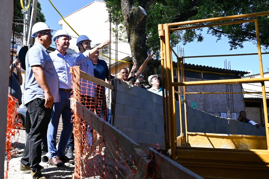 Pazolini visita obra do novo Centro Especializado de Assistência Social de Maruípe