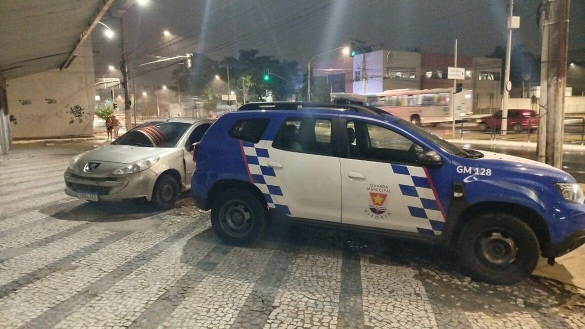 Guarda de Vitória consegue prender assaltantes e recuperar carro de motorista de aplicativo